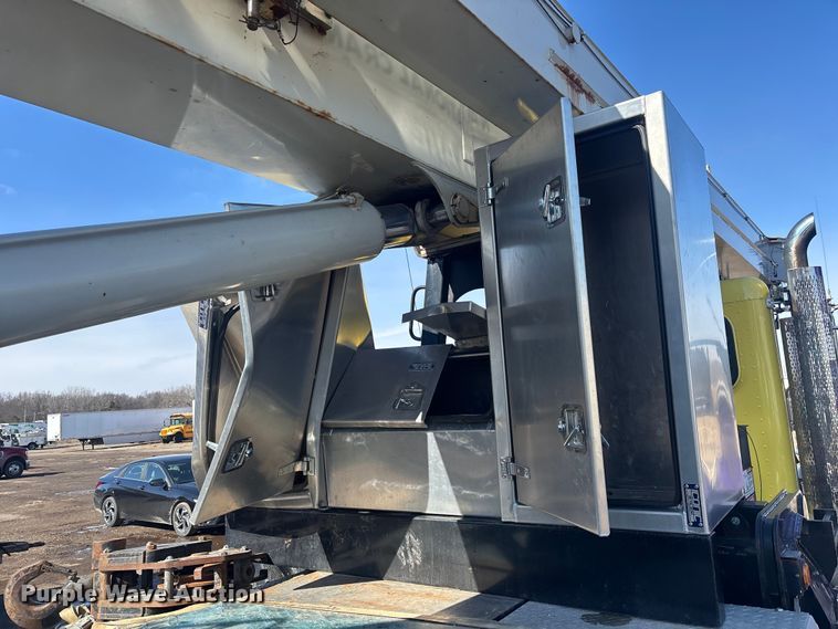 image for item YA2613 2015 Peterbilt 367 crane truck