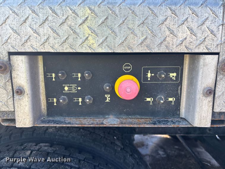 image for item YA2613 2015 Peterbilt 367 crane truck