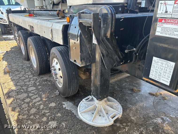 image for item YA2613 2015 Peterbilt 367 crane truck
