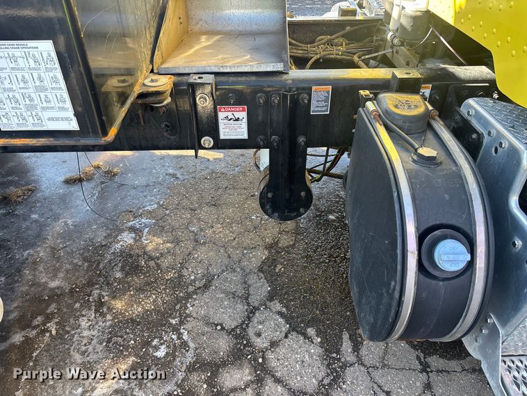 image for item YA2613 2015 Peterbilt 367 crane truck