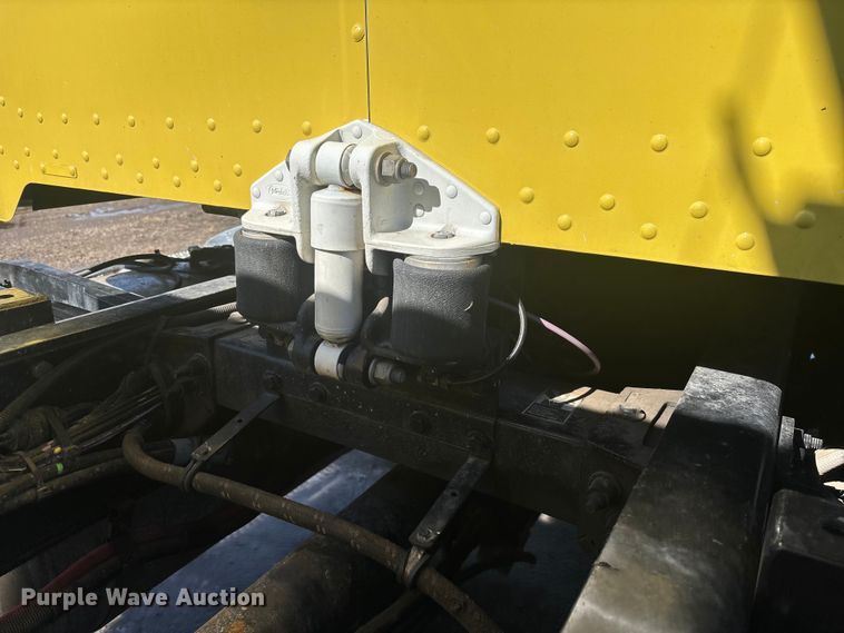 image for item YA2613 2015 Peterbilt 367 crane truck