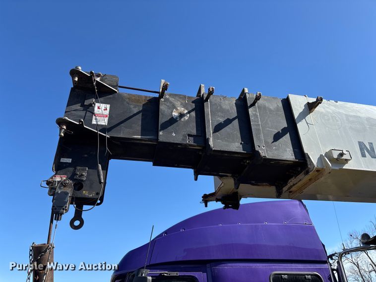 image for item YA2613 2015 Peterbilt 367 crane truck