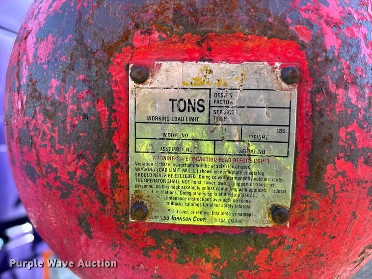 image for item YA2613 2015 Peterbilt 367 crane truck