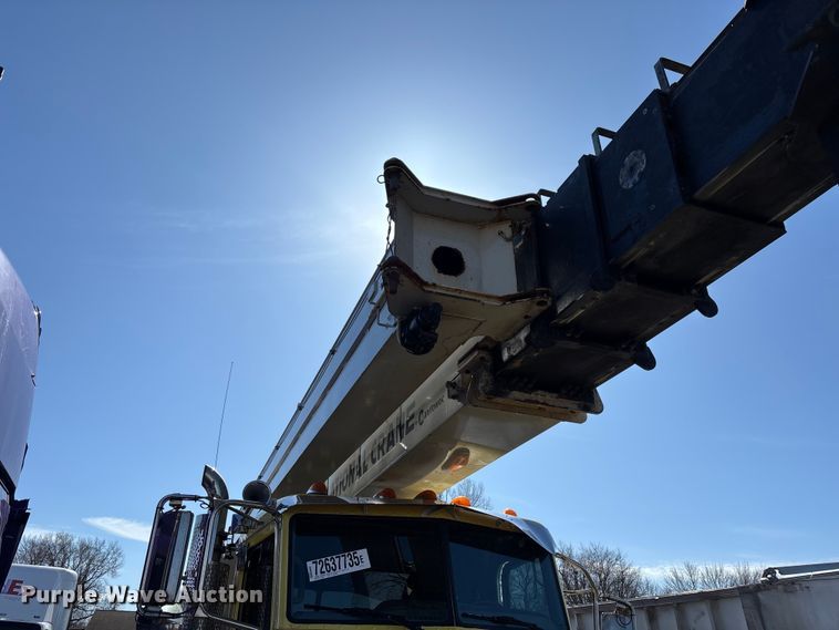 image for item YA2613 2015 Peterbilt 367 crane truck