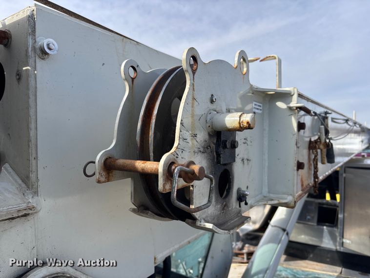 image for item YA2613 2015 Peterbilt 367 crane truck