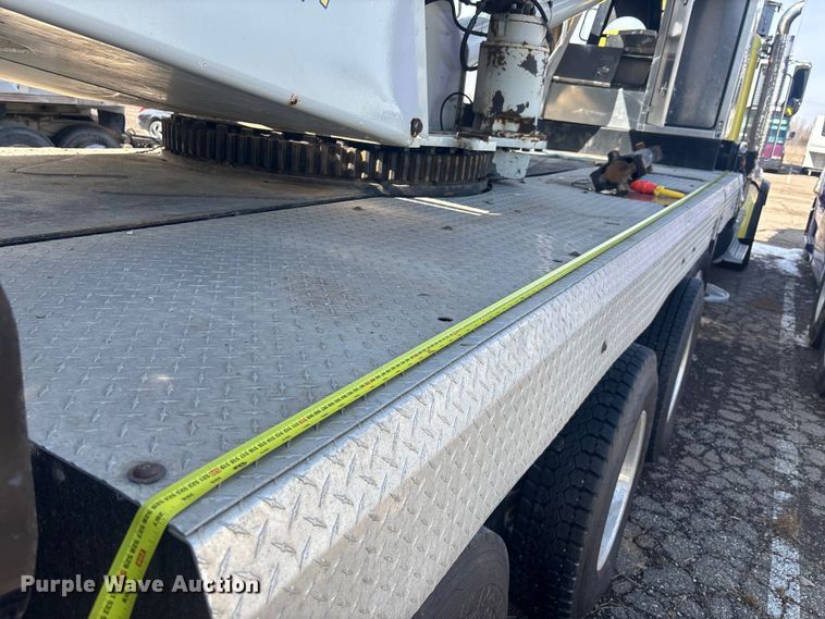 image for item YA2613 2015 Peterbilt 367 crane truck