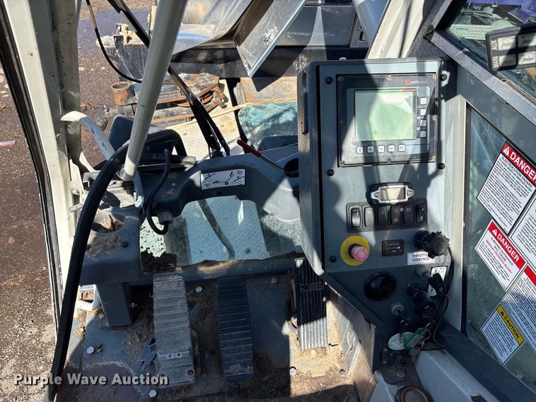image for item YA2613 2015 Peterbilt 367 crane truck