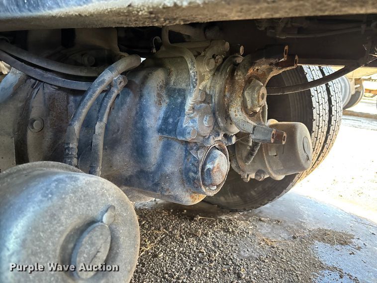image for item YA2613 2015 Peterbilt 367 crane truck