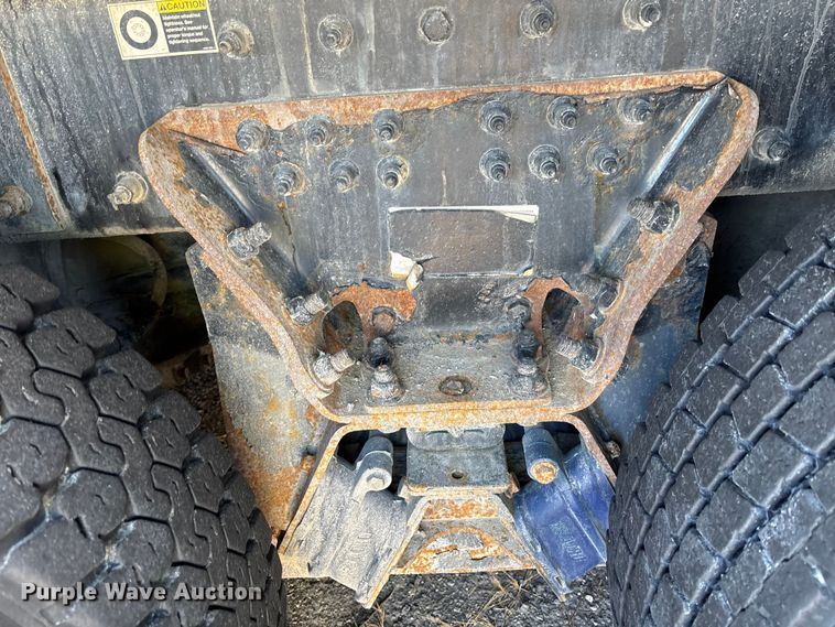 image for item YA2613 2015 Peterbilt 367 crane truck