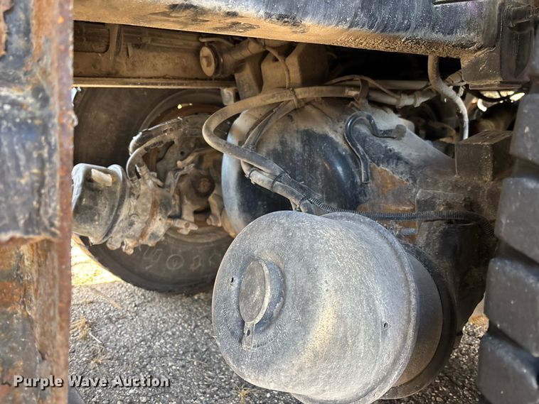 image for item YA2613 2015 Peterbilt 367 crane truck
