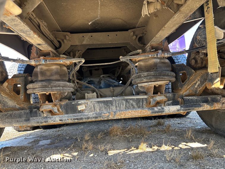 image for item YA2613 2015 Peterbilt 367 crane truck