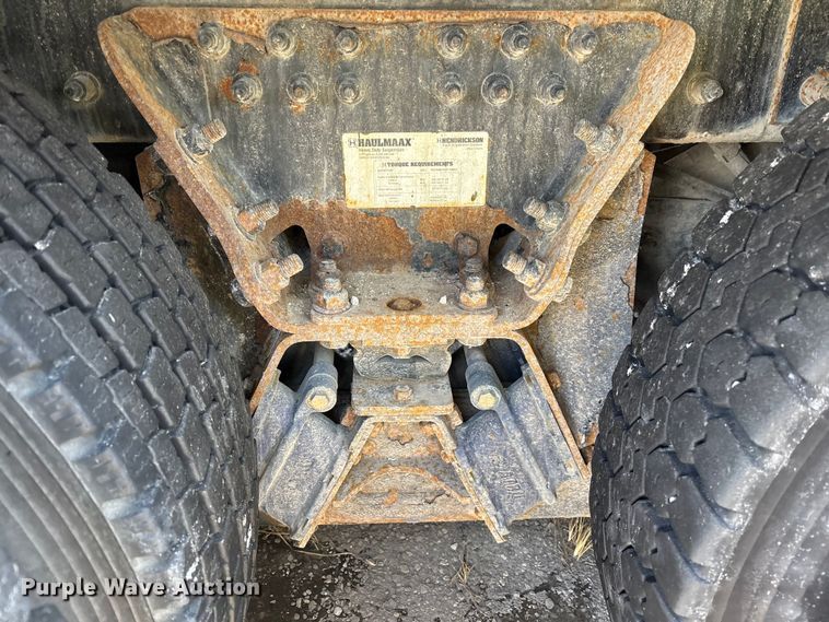 image for item YA2613 2015 Peterbilt 367 crane truck