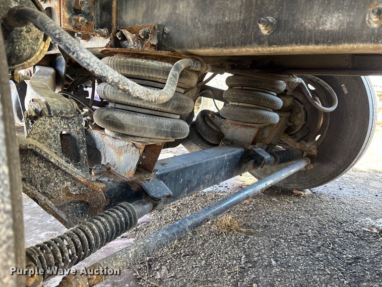image for item YA2613 2015 Peterbilt 367 crane truck
