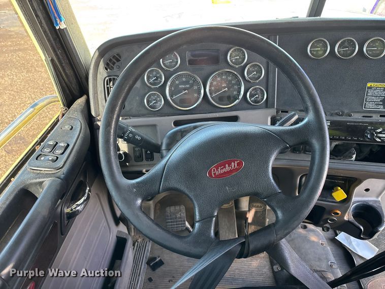 image for item YA2613 2015 Peterbilt 367 crane truck