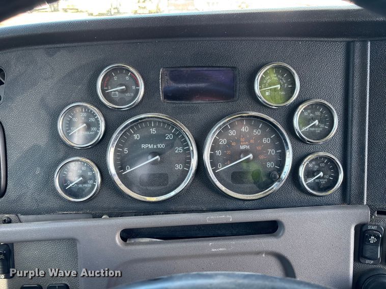 image for item YA2613 2015 Peterbilt 367 crane truck