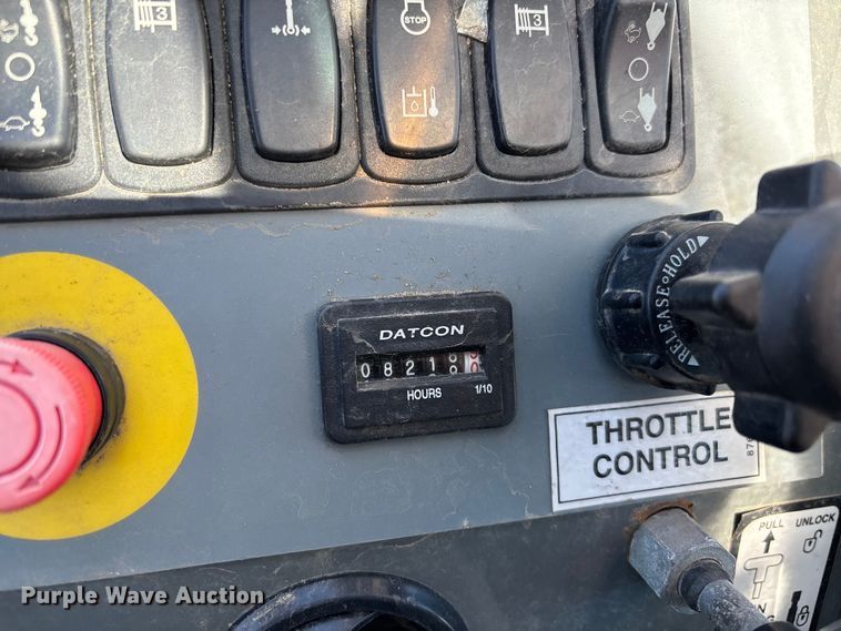 image for item YA2613 2015 Peterbilt 367 crane truck