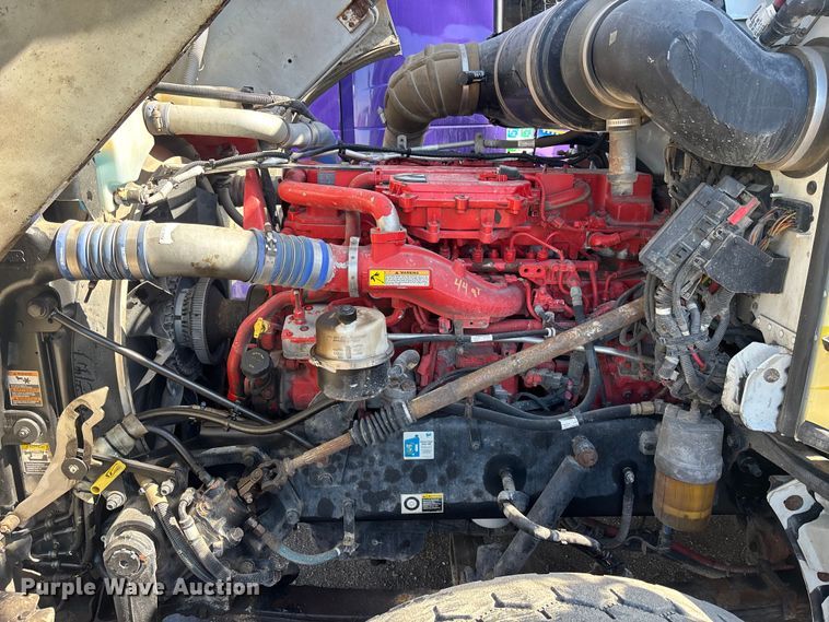 image for item YA2613 2015 Peterbilt 367 crane truck