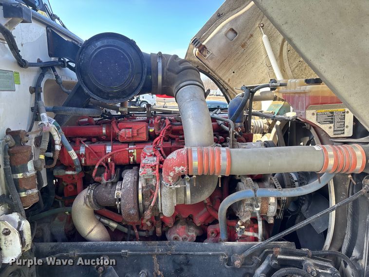 image for item YA2613 2015 Peterbilt 367 crane truck