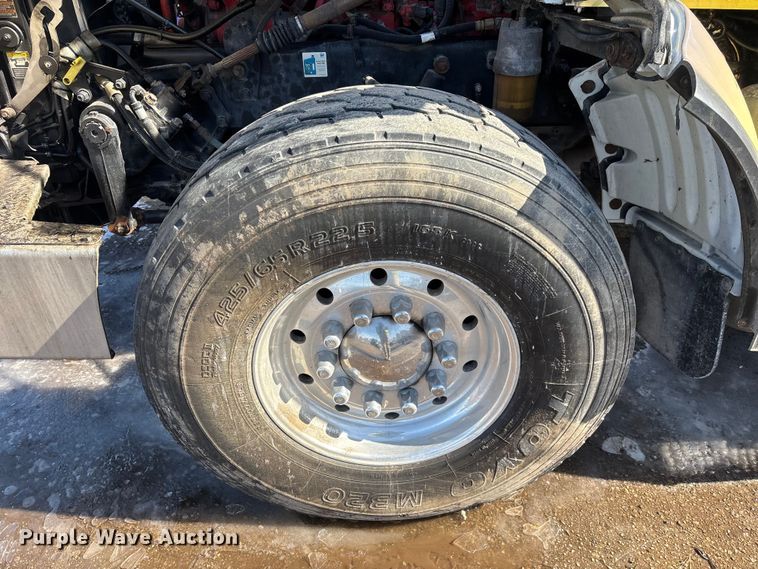 image for item YA2613 2015 Peterbilt 367 crane truck