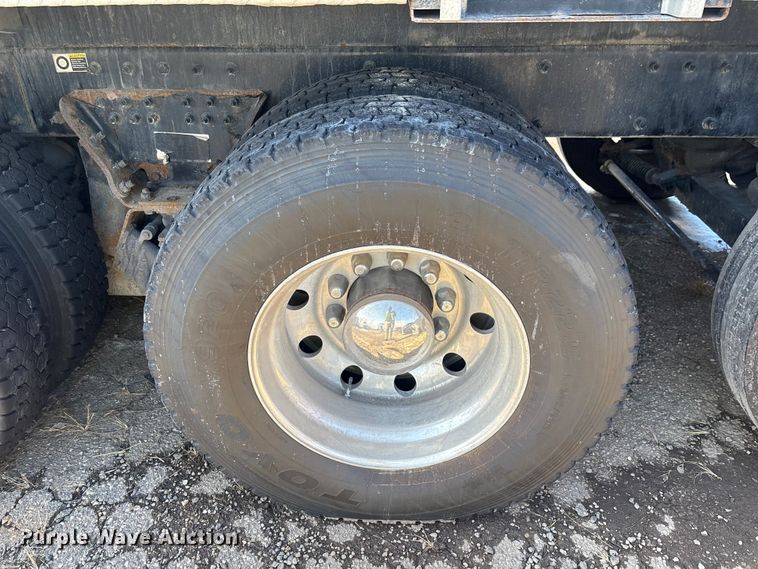 image for item YA2613 2015 Peterbilt 367 crane truck