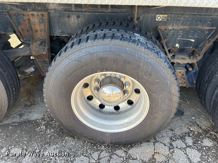 image for item YA2613 2015 Peterbilt 367 crane truck