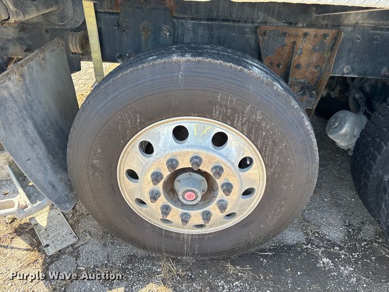 image for item YA2613 2015 Peterbilt 367 crane truck