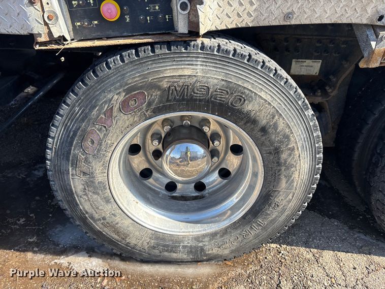 image for item YA2613 2015 Peterbilt 367 crane truck
