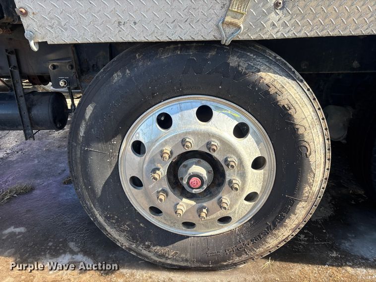 image for item YA2613 2015 Peterbilt 367 crane truck