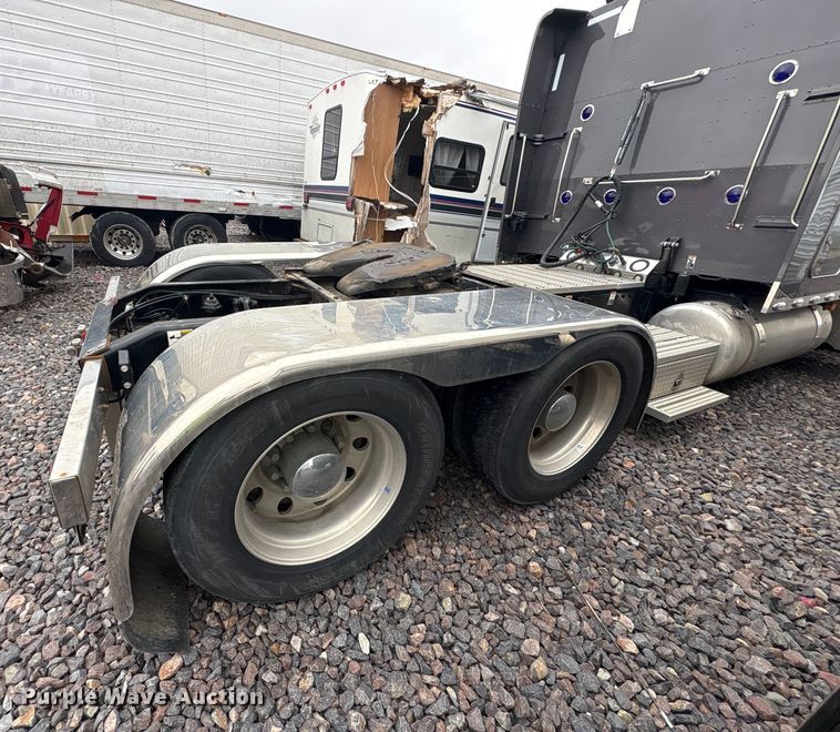 image for item YA3178 2023 Peterbilt 389 semi truck