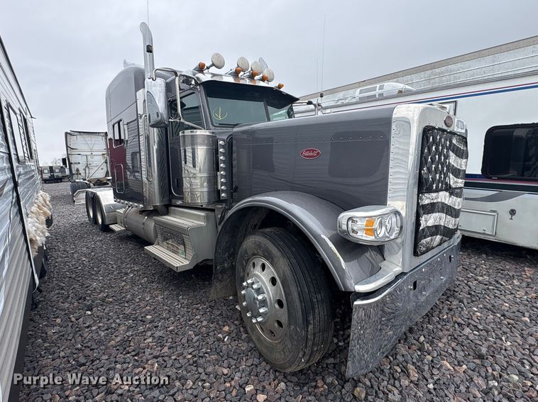 image for item YA3178 2023 Peterbilt 389 semi truck