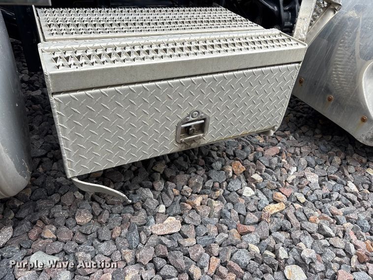 image for item YA3178 2023 Peterbilt 389 semi truck