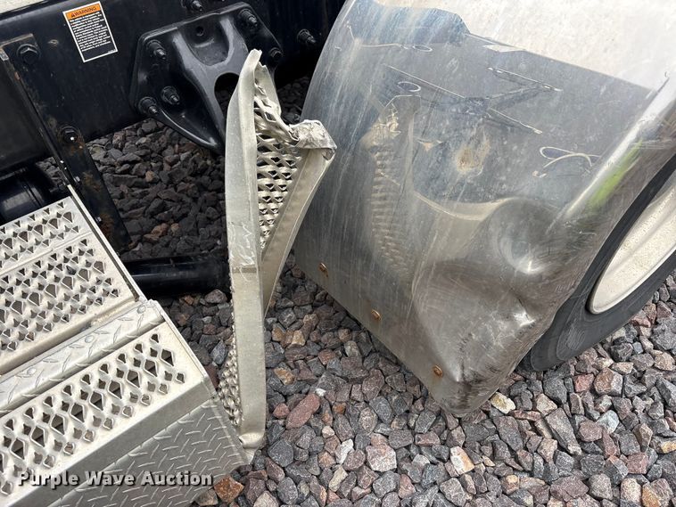 image for item YA3178 2023 Peterbilt 389 semi truck