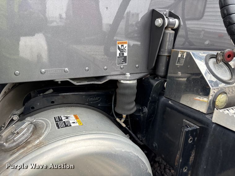 image for item YA3178 2023 Peterbilt 389 semi truck
