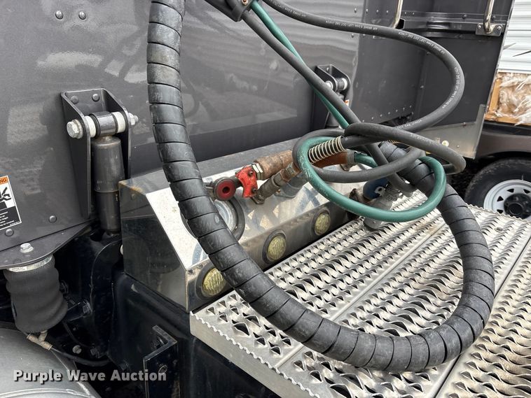 image for item YA3178 2023 Peterbilt 389 semi truck