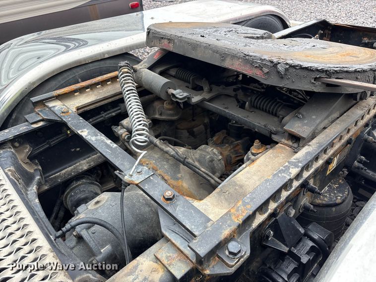 image for item YA3178 2023 Peterbilt 389 semi truck