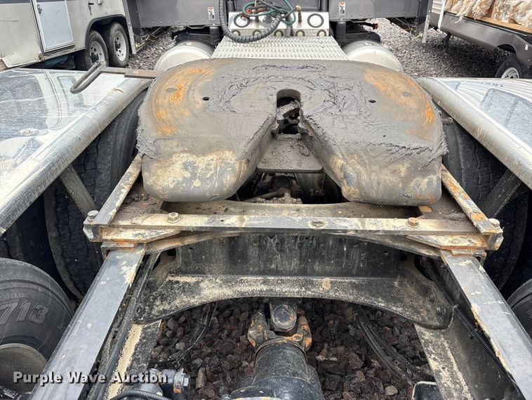 image for item YA3178 2023 Peterbilt 389 semi truck