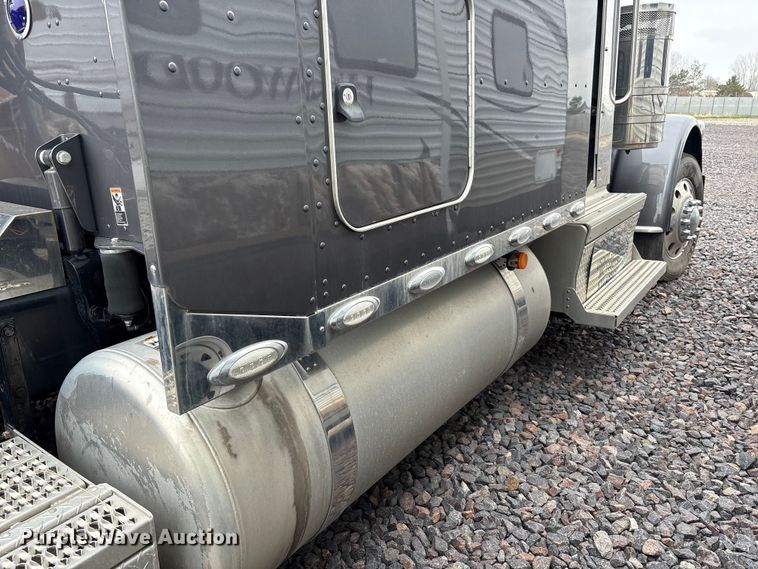 image for item YA3178 2023 Peterbilt 389 semi truck