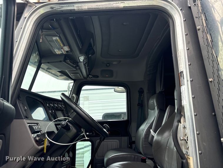 image for item YA3178 2023 Peterbilt 389 semi truck