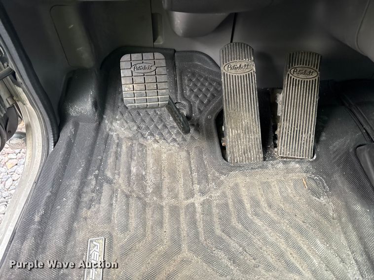 image for item YA3178 2023 Peterbilt 389 semi truck