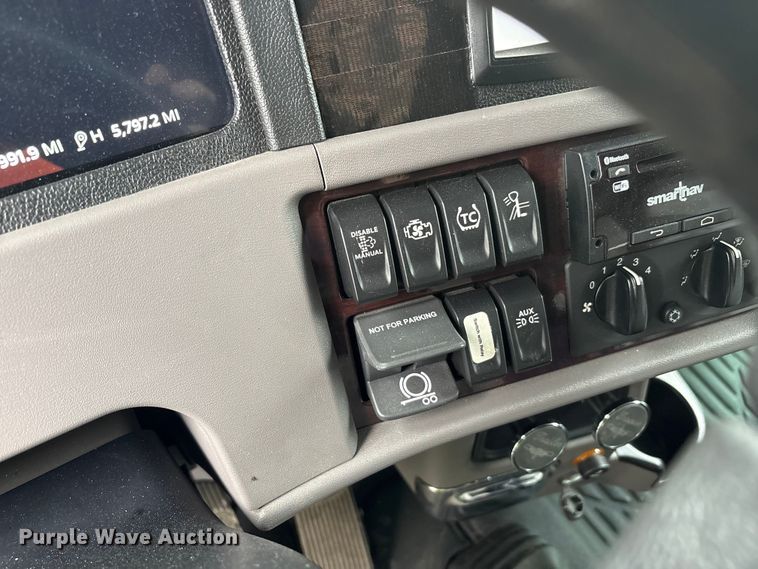 image for item YA3178 2023 Peterbilt 389 semi truck