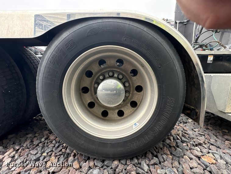image for item YA3178 2023 Peterbilt 389 semi truck