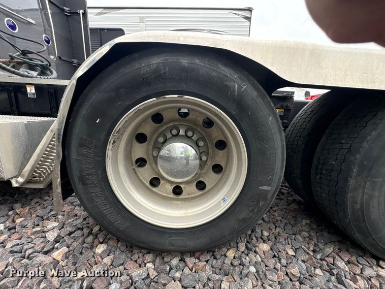 image for item YA3178 2023 Peterbilt 389 semi truck