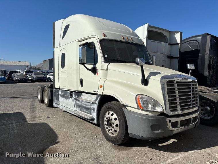 2019 Freightliner Cascadia semi truck