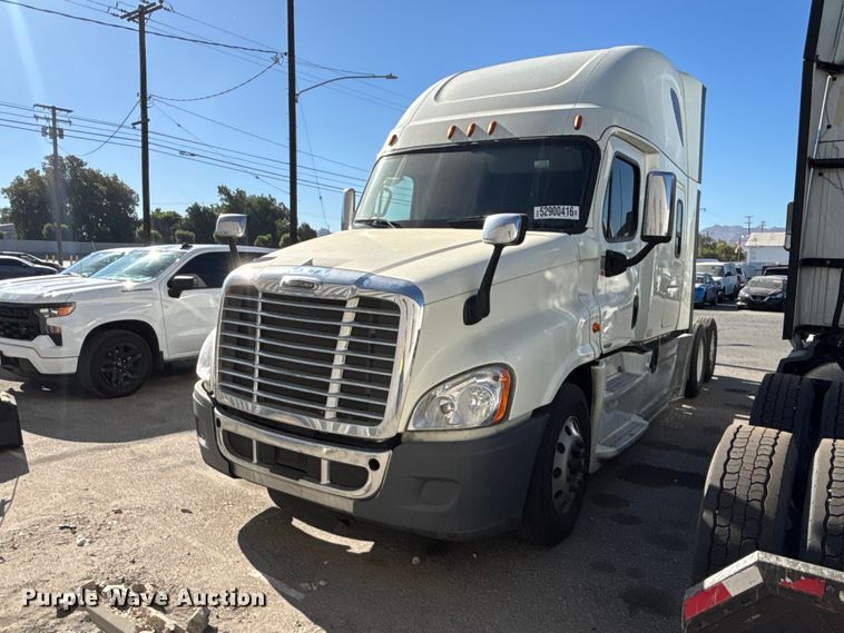 image for item YA3499 2019 Freightliner Cascadia semi truck