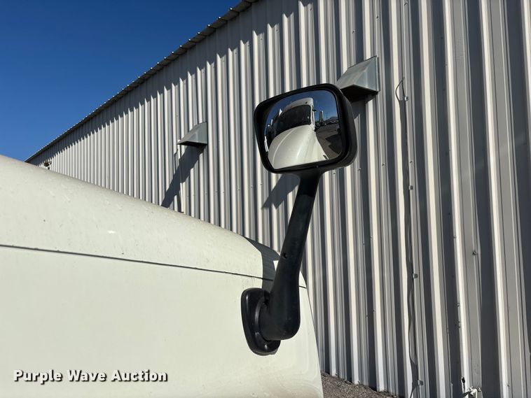 image for item YA3499 2019 Freightliner Cascadia semi truck