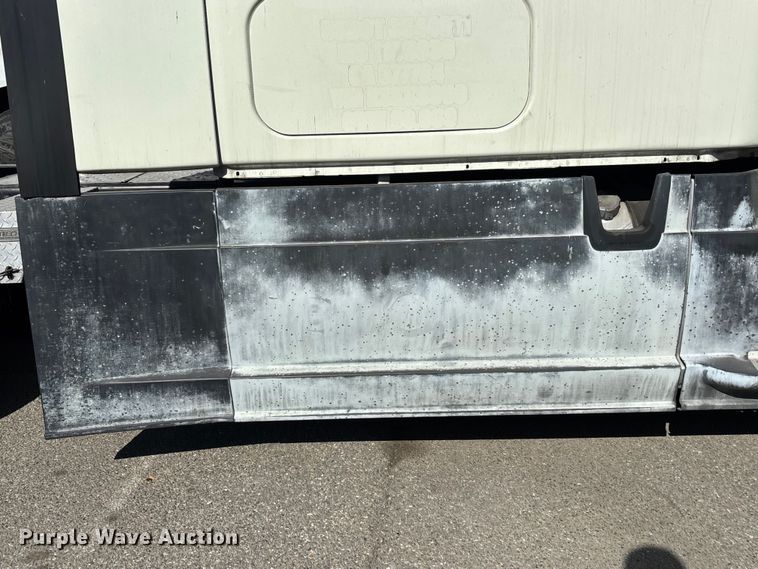 image for item YA3499 2019 Freightliner Cascadia semi truck