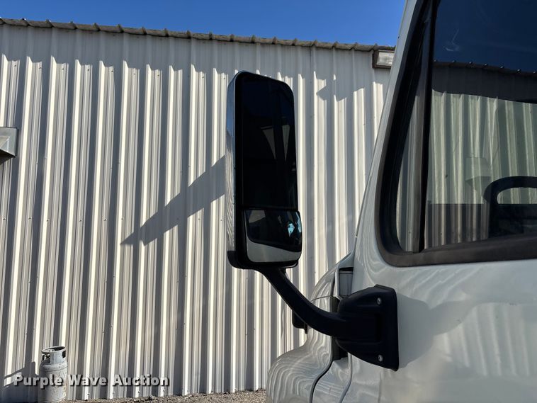 image for item YA3499 2019 Freightliner Cascadia semi truck