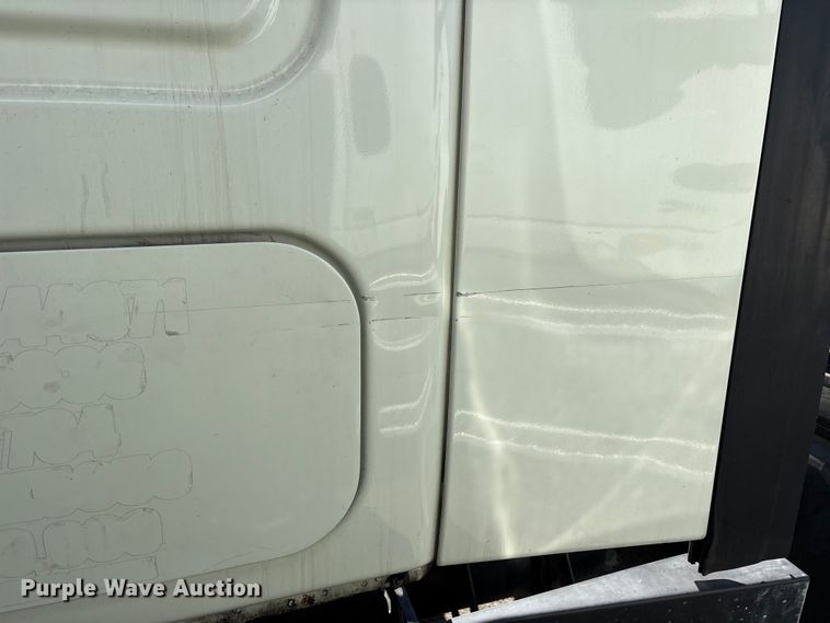 image for item YA3499 2019 Freightliner Cascadia semi truck