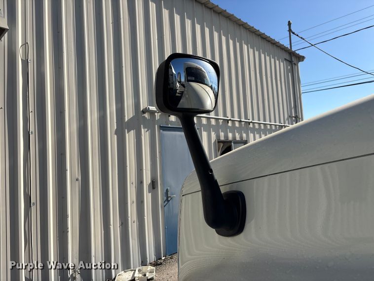 image for item YA3499 2019 Freightliner Cascadia semi truck