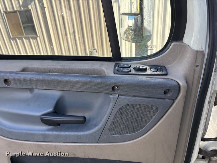 image for item YA3499 2019 Freightliner Cascadia semi truck